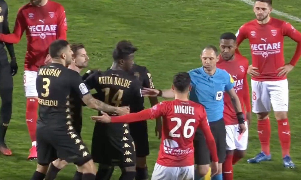 Monacon hyökkääjä sai 6 kuukauden pelikiellon helmikuun alussa käydyn tilanteen takia. Gelson Martins tönäisi tuomaria rinnasta, Ligue 1:en ottelussa.