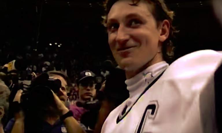 Wayne Gretzky rikkoi NHL:n maaliennätyksen lähes 26 vuotta sitten ja sen jälkeen jäälle pamahtivat kameramiehet sekä samaan aikaan käynnistyi punaisen maton levittely.