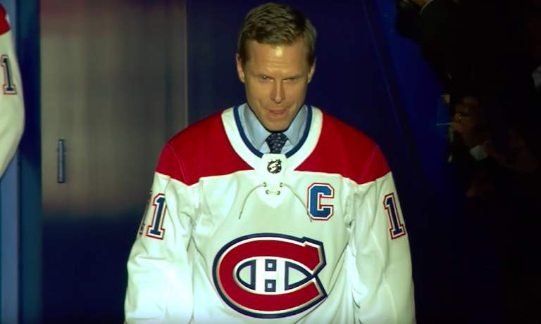 Saku Koivu joutui heti keskelle sekasortoa Montrealissa, kun hän nuorenamiehenä siirtyi pelaamaan Canadiensiin.