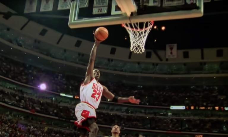 Michael Jordan nakutti 51 pistettä vielä 38 vuoden ikäisenä, edustaessaan NBA:ssa Washington Wizardsia.