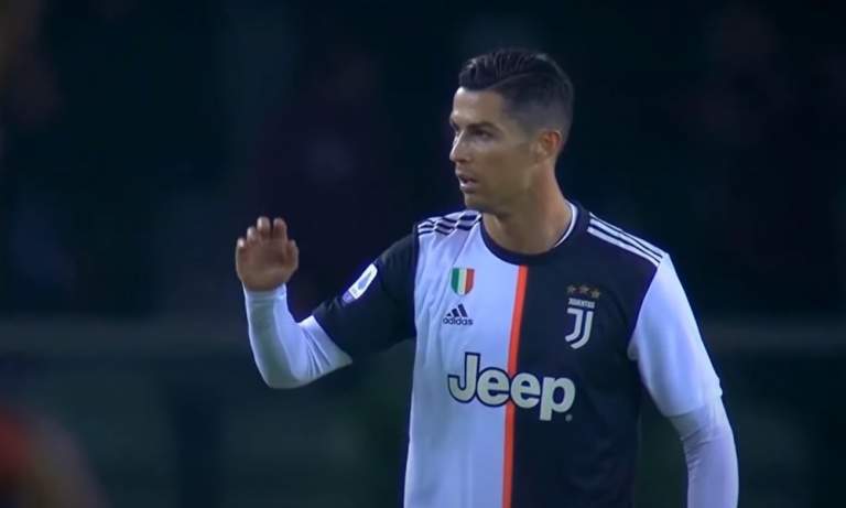 VIDEO: Cristiano Ronaldo turhautui Juventus-managerin neuvoihin.