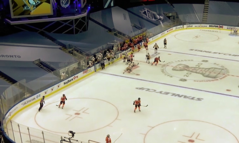 Flyers-Penguins-ottelu muistutti junnuturnausta - monella tapaa!
