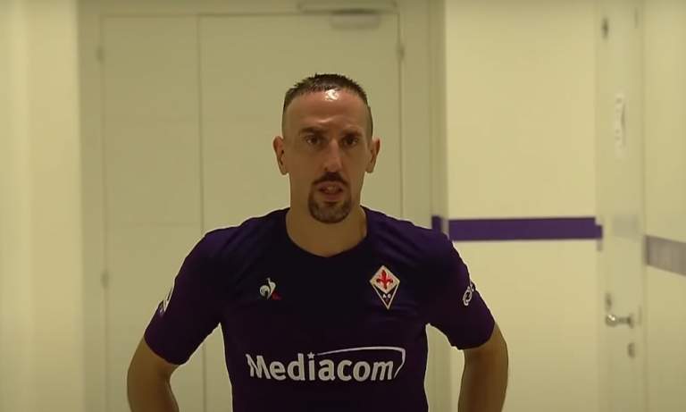 Varkaat murtautuivat Franck Ribéryn taloon kesken Fiorentinan ja Parman välisen ottelun. Pitkäkyntiset jättivät pelaajalle siivottavaa.