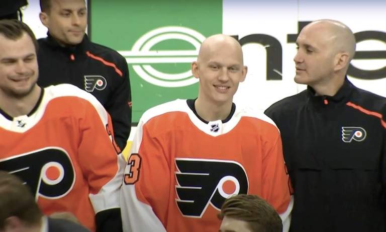 Philadelphia Flyersin 23-vuotiaan ruotsalaishyökkääjä Oskar Lindblomin viimeinen syöpähoito on nyt ohi ja tie kohti täyttä tervehtymistä jatkuu positiivisissa merkeissä.