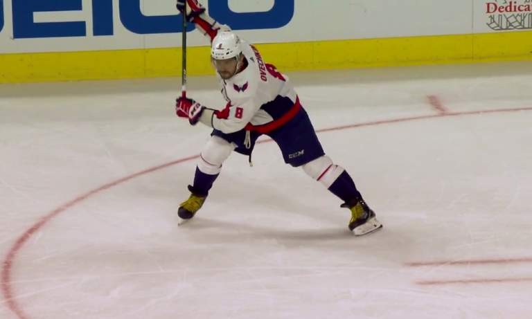 Alexander Ovechkin kavensi Washington Capitalsin ja New York Islandersin välisen ottelusarjan 3-1:een kahdella maalillaan.