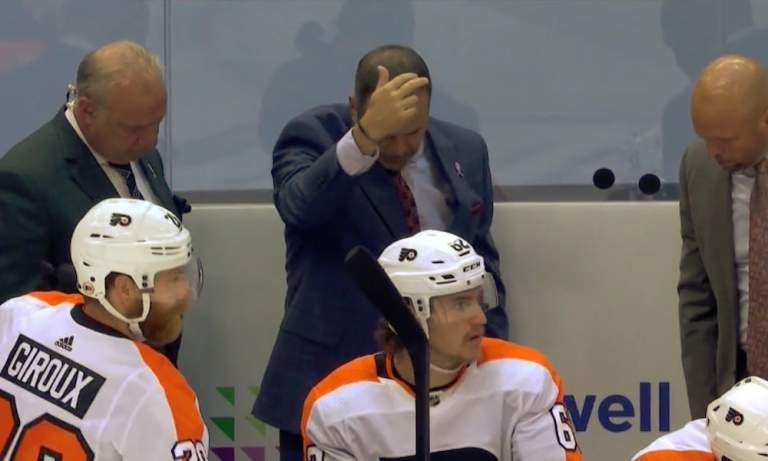 Nähtiinkö NHL:ssä, Philadelphia Flyersin päävalmentaja Alain Vigneaultin toimesta, idioottimaisin haasto koskaan?