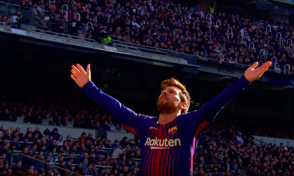 Lionel Messi iski kaksi upeaa maalia, kun hän pelasi ensimmäisen ottelunsa siirtopyyntönsä jälkeen.