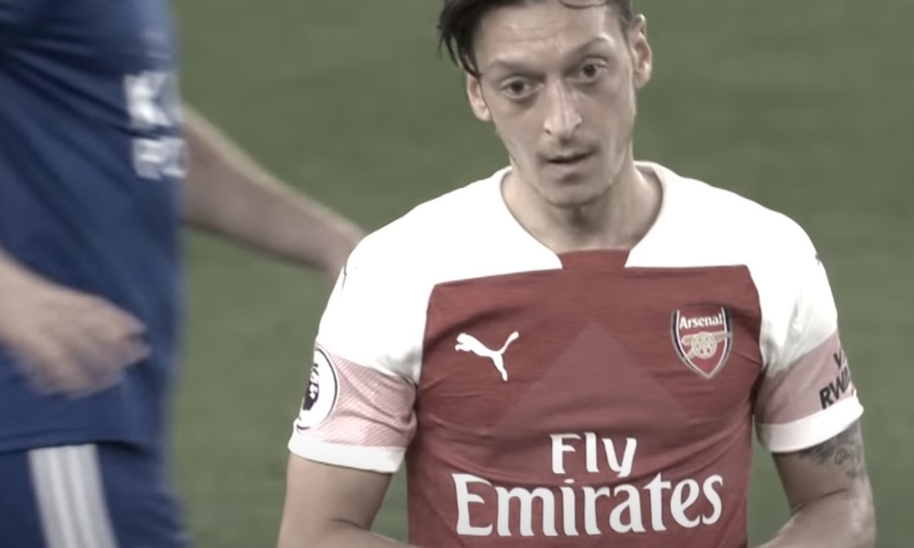 Mesut Özil melkoisessa tilanteessa Arsenalissa - ei mahdu joukkueeseen.