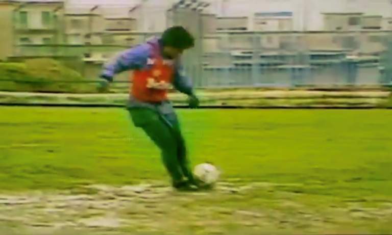 Diego Maradona rakasti jalkapalloa ja jalkapallo rakasti Diego Maradonaa.