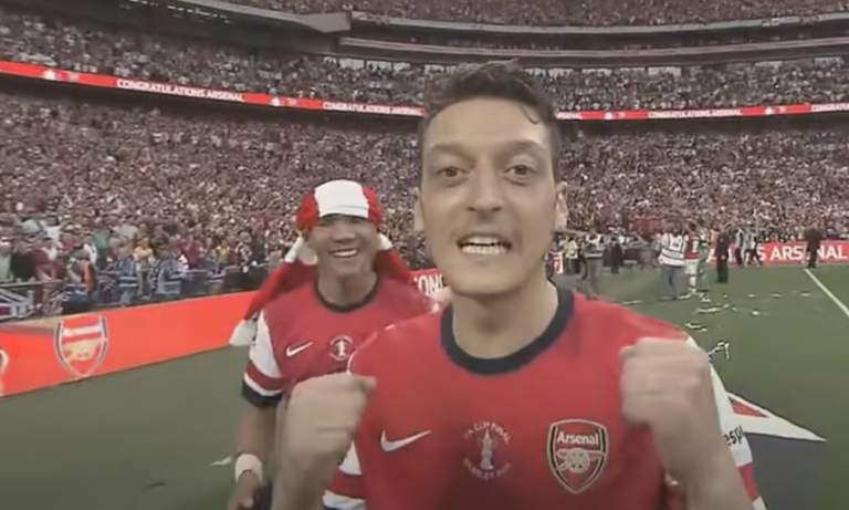 Mesut Özil oli aikanaan yksi parhaista - upea video kaudelta 15/16.